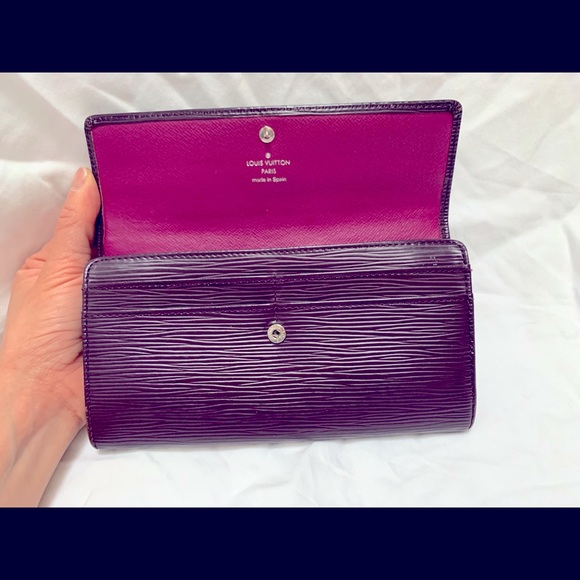 Louis Vuitton Long Epi Leather Wallet - Picture 10 of 11